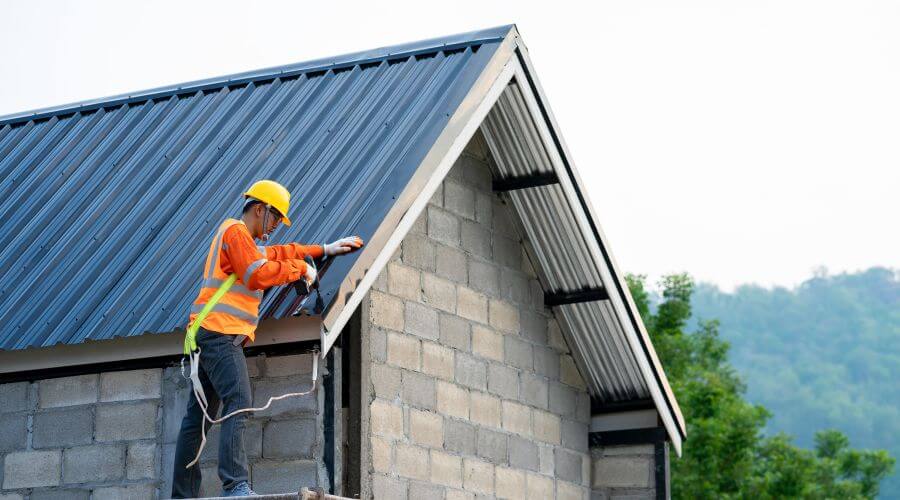 Professional gutter cleaning in Denver, IA